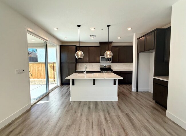 Foto del edificio - Breath-Taking Roseville 3/3 (Morgan Creek)-BRAND NEW!  See below for viewings!