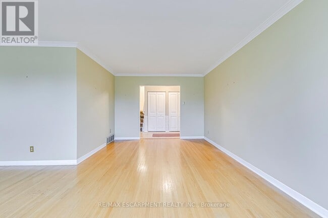 Photo du bâtiment - 664 Geneva Park Dr