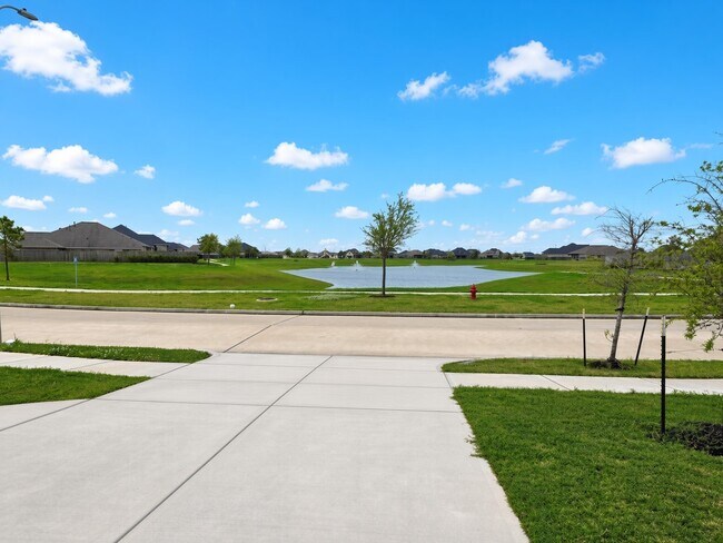 Building Photo - 4835 Evergreen Hills Dr