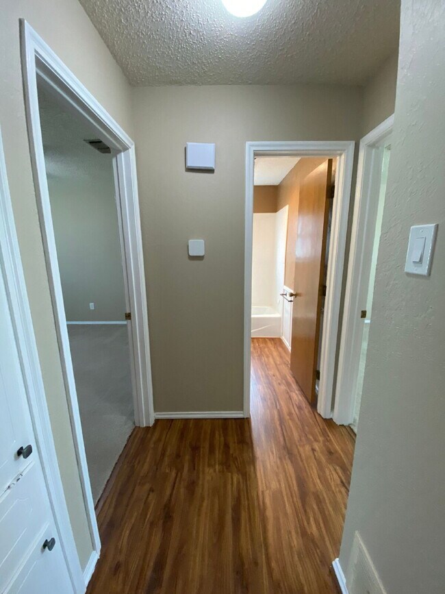 Foto del edificio - Charming 3-Bedroom Oasis with 2 Full Baths in Prime Lubbock Location - 1547 Sq Ft of Comfort!