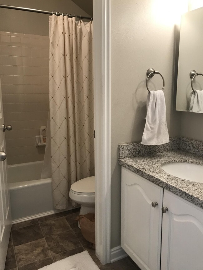 Building Photo - 986 900 E