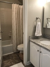 Building Photo - 986 900 E