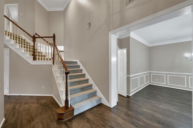 Building Photo - 211 Bristol Bend Cir