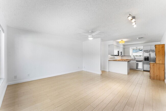 Foto del edificio - 7643 Overlook Rd