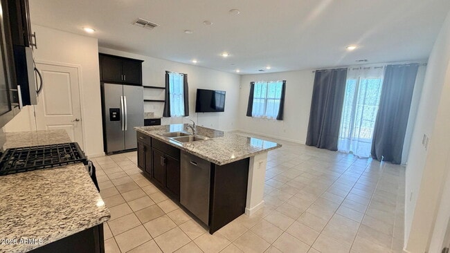 Building Photo - 41570 W Dusty Creek Dr