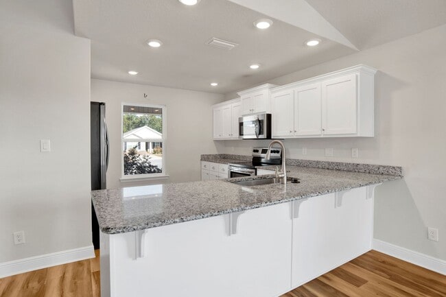 Building Photo - Beautiful 3 Bed 2 Bath Home Centrally Located in Pensacola