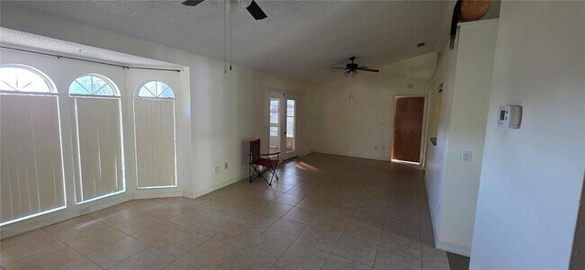 Building Photo - 5 Midway Ct