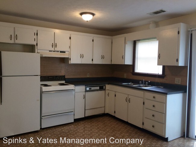 Building Photo - 113 Northwoods Dr