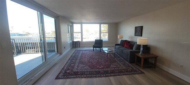 Foto del edificio - 632 Edgewater Dr