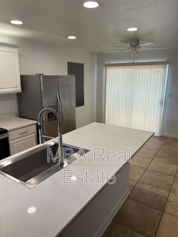 Building Photo - 20236 N 6th Dr