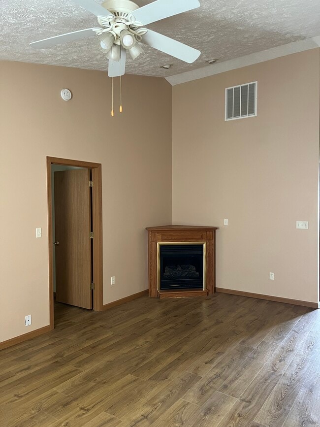 Building Photo - 3328 Hopkins Dr