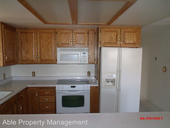 Building Photo - 3 br, 2 bath House - 37 Spruce Ave