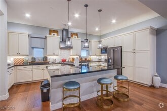 Building Photo - 10960 Merito Ct