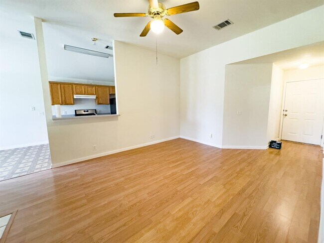 Building Photo - 110 Meadowside Dr
