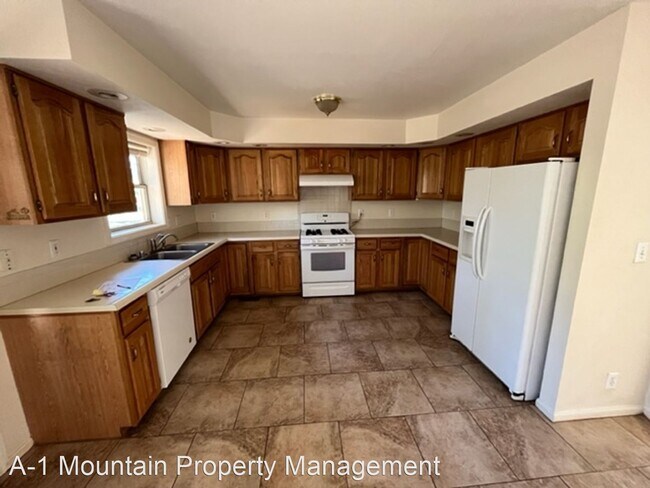 Building Photo - 3 br, 3 bath House - 201 Bluebird Dr.