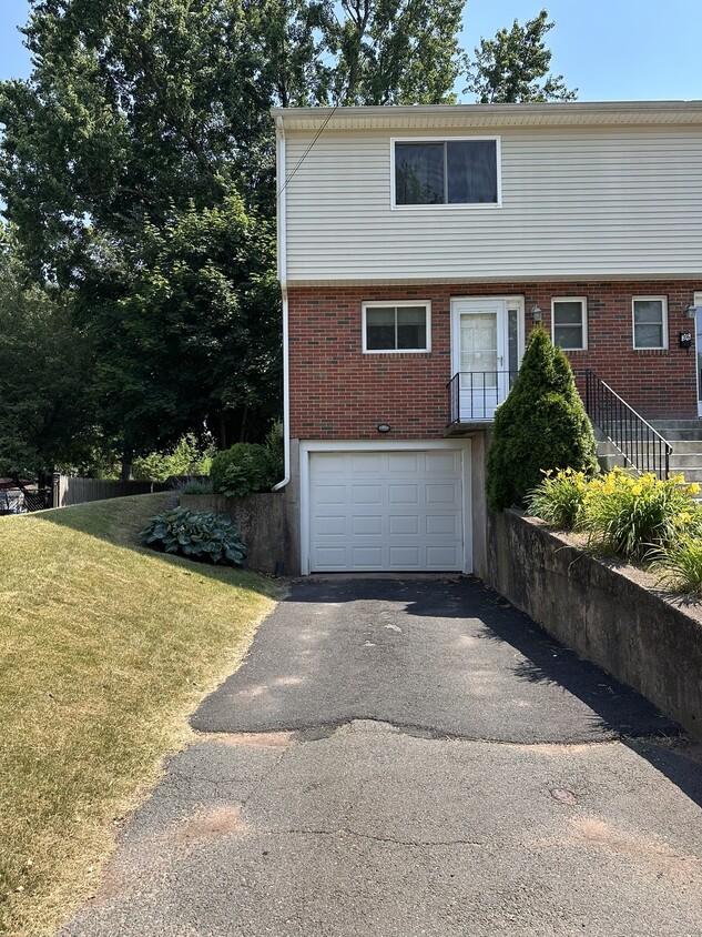 Primary Photo - 34 Irving St