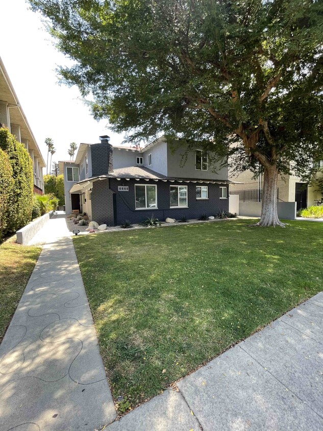 front of building - 4444 Fulton Ave