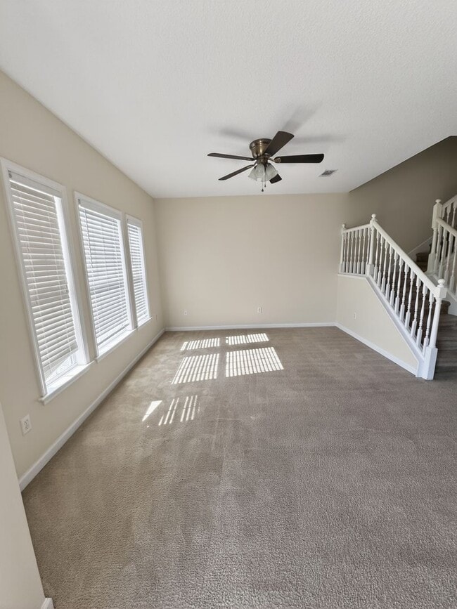 Foto del edificio - RATE DROP ALERT! (was $2100/month)