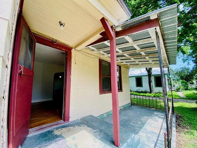 Building Photo - 4902 Caswell Ave