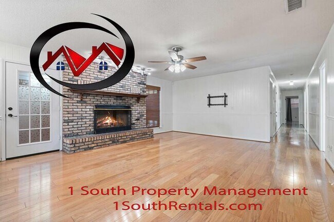 Foto del edificio - 814 Pinemont Dr