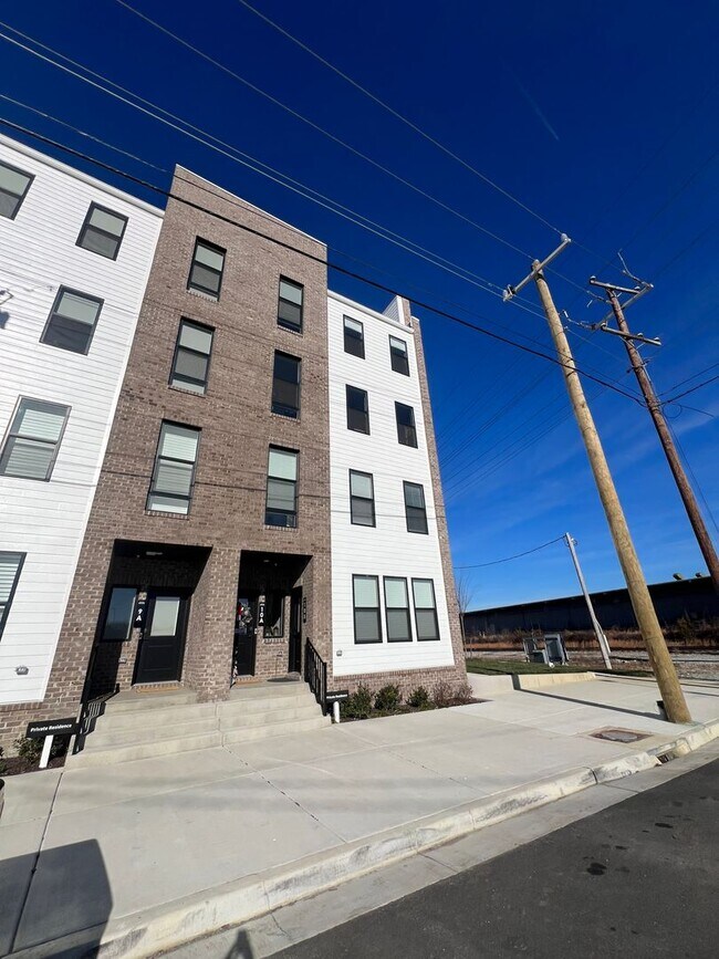 Foto del edificio - Beautiful 3 Bedroom 2.5 Bath Townhome in S...