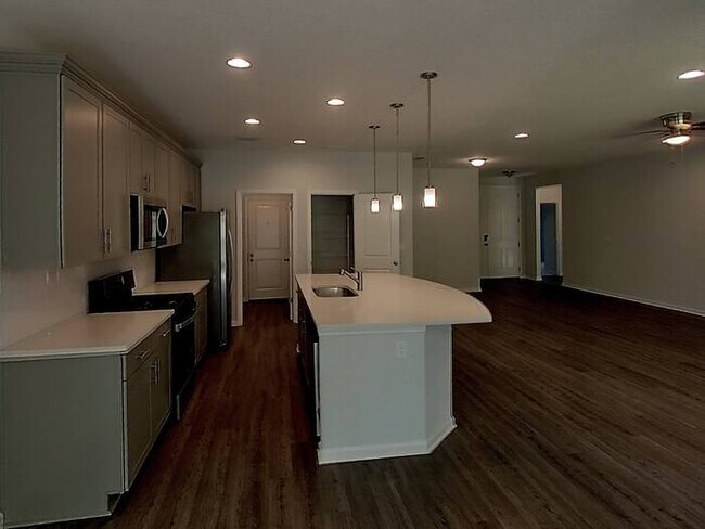 Foto del edificio - MOVE IN BY OCT 27TH - GET $500 OFF 1ST FUL...