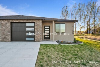 Building Photo - 4102 Quinn Dr NE