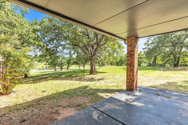 Building Photo - 9710 N Oak Cliff Dr