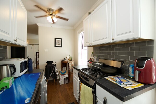 Foto del edificio - 837 W Cornelia Ave