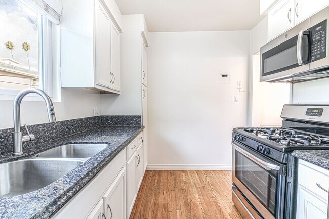 Foto del edificio - 1801 N Harvard Blvd