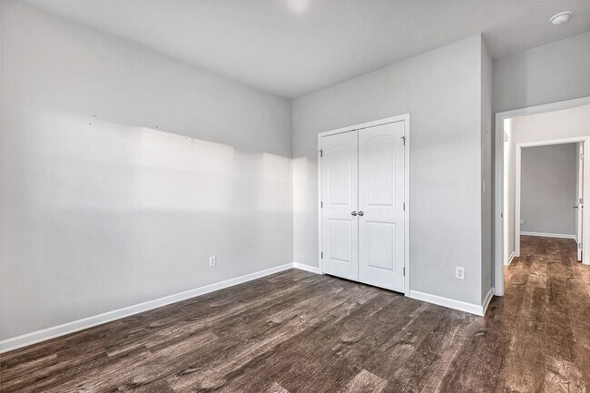 Building Photo - 303 Ivyleaf Dr