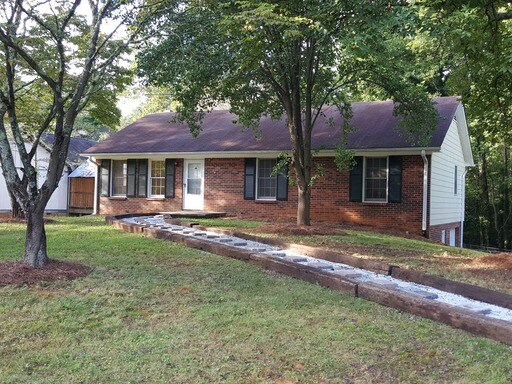 Building Photo - 7480 Pine Trails Rd