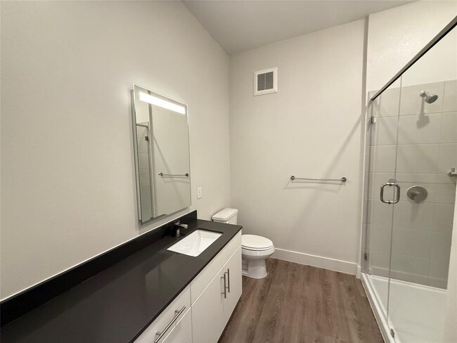 Building Photo - 641 W Crosstimbers St