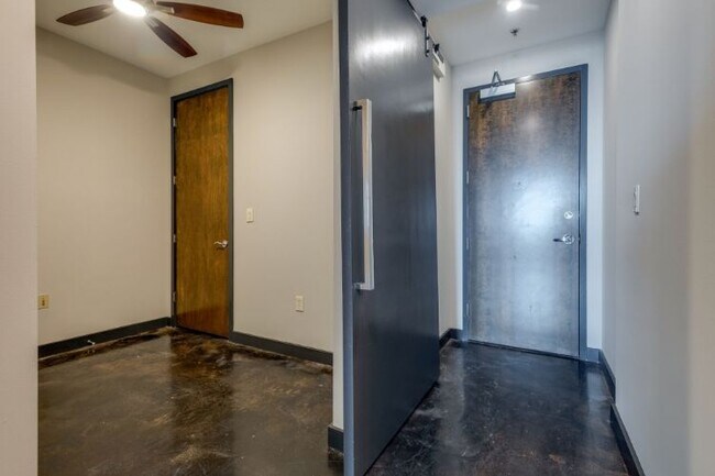 Building Photo - 1510 Demonbreun St