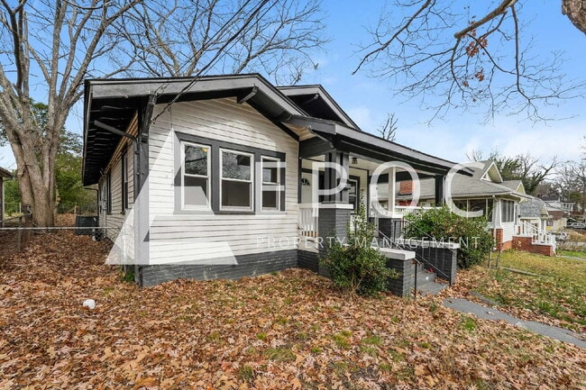 Building Photo - 305 Burtner St