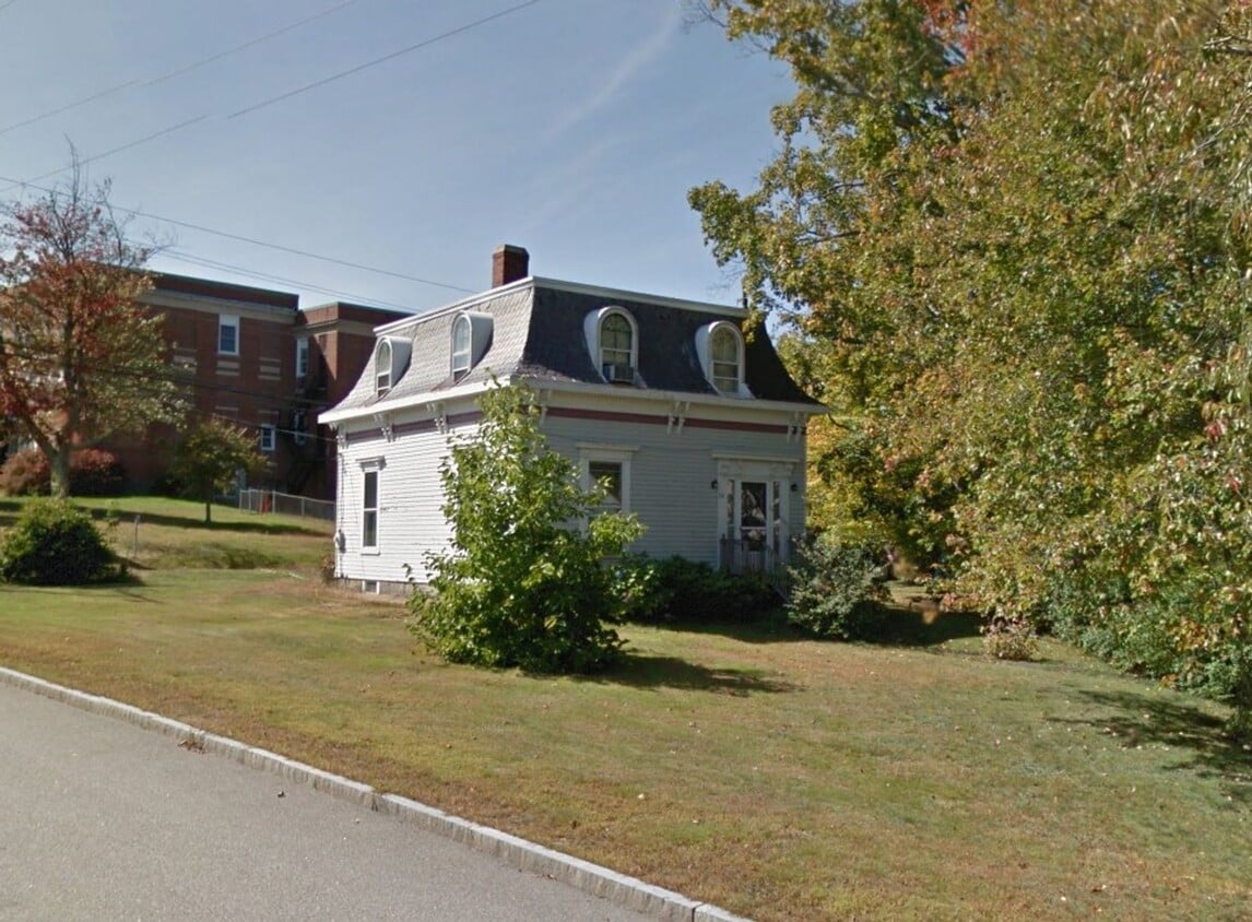 Primary Photo - Recently Renovated Victorian Style Home in...