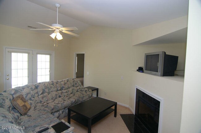 Building Photo - 2400 King Richard Ct