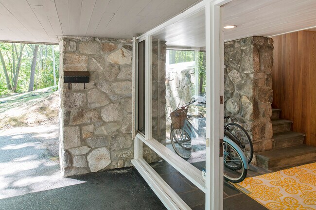 Building Photo - 84 Stonybrook Rd