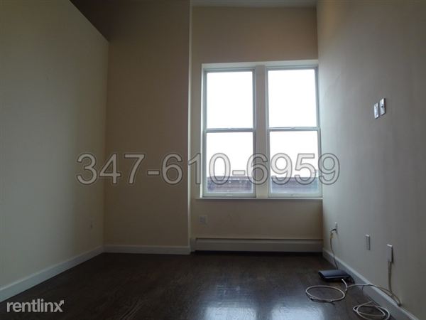 Building Photo - 849 Manhattan Ave