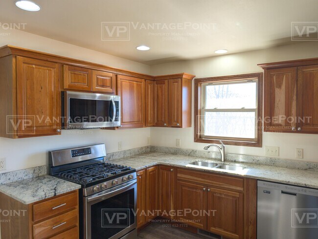 Building Photo - 2250 Daly Dr