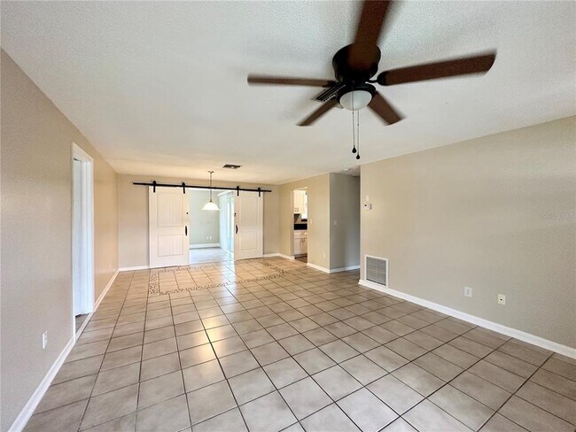 Foto del edificio - 2450 Kimberly Dr