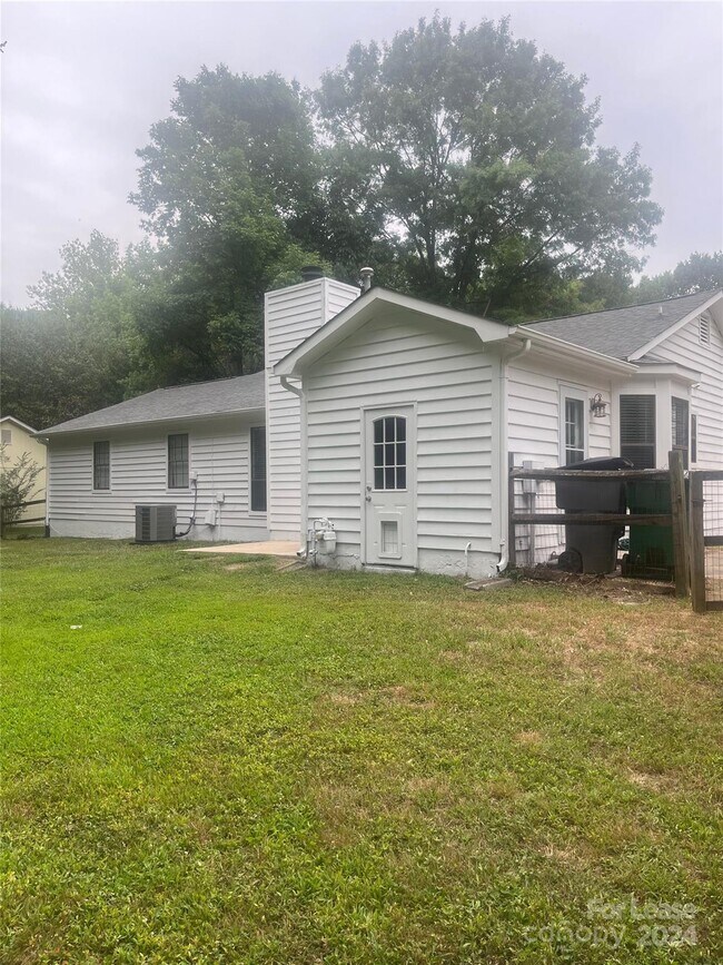 Building Photo - 8436 Rittenhouse Cir