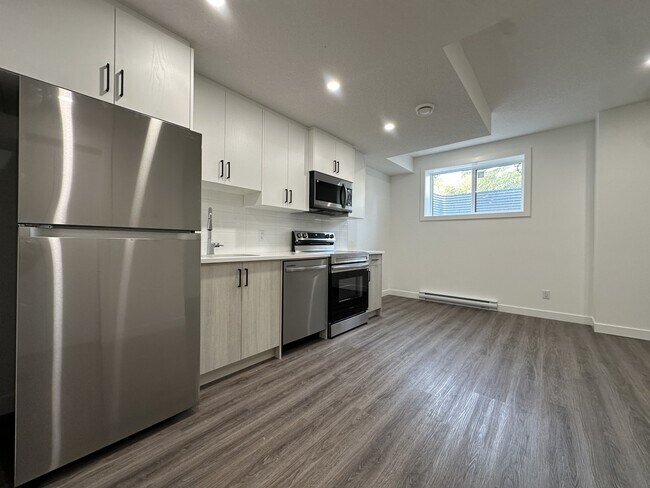 Photo du bâtiment - 2439-2426 26 Ave NW