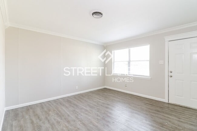 Building Photo - Charming 3 Bedroom 1.5 Bath Home