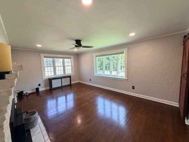 Foto del edificio - 860 Pleasant St