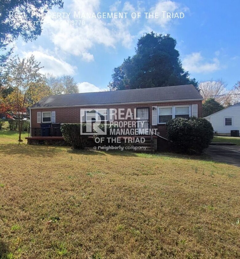 Foto principal - 3 Bedroom, 1 1/2 Bath Single Story Home in...