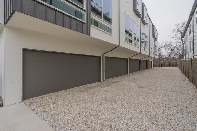 Building Photo - 5930 Ross Ave