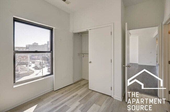 Foto del edificio - 5200 N Broadway