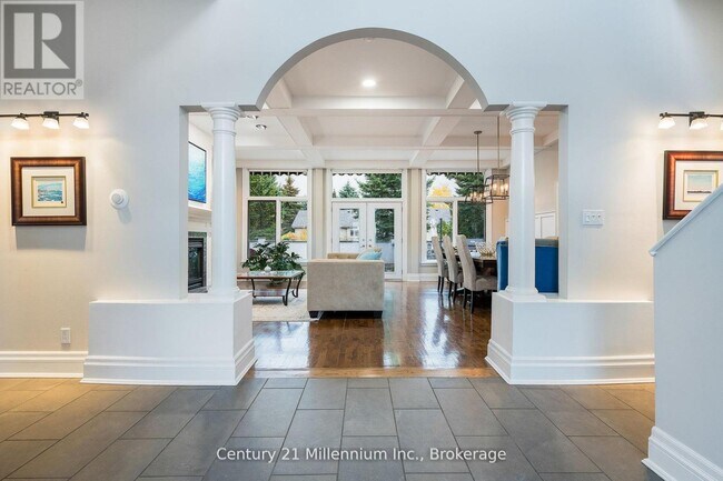 Photo du bâtiment - 160 Grand Cypress Ln