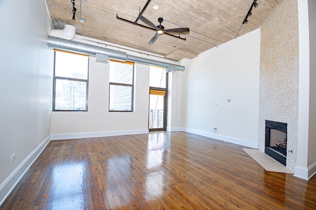 Building Photo - 758 N Larrabee St